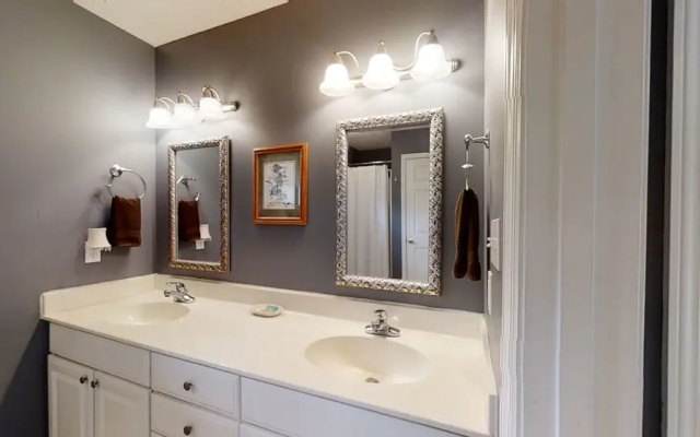 Amazing Sunsets 3 Bedroom Home by RedAwning