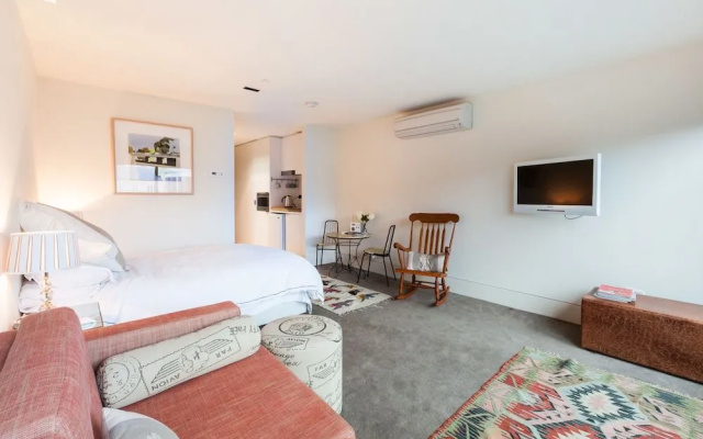 CELESTE, 1BDR East Melbourne Apartment