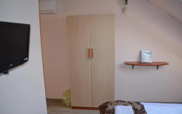 Holdfényszállás