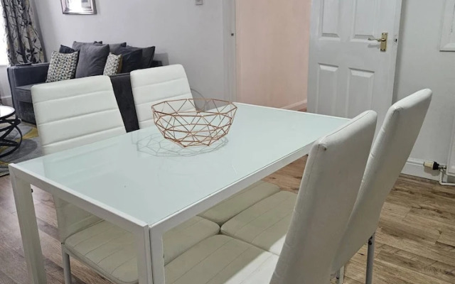 Egremont 2-br Flat With Free Parking & Wi-fi