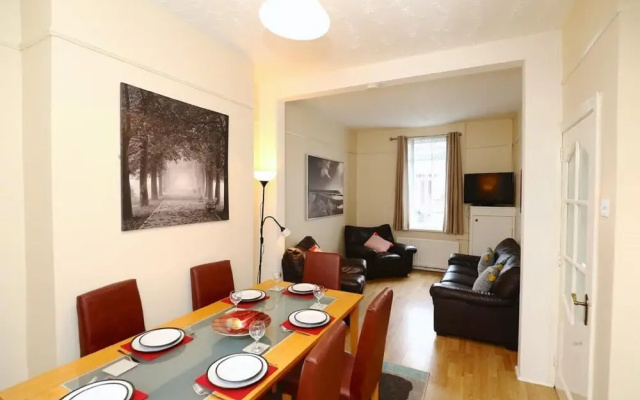 90 Ainsworth Ave Guest House NEW