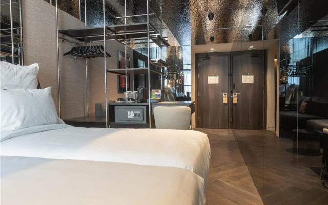 Adia Aluma Athens, Curio Collection By Hilton