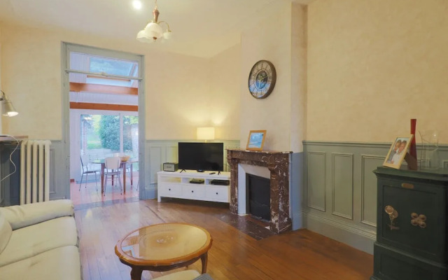 Elegant Bourgeoise Style House