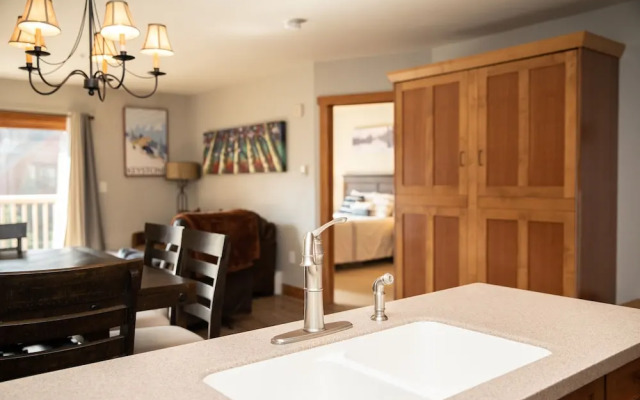 2294 Red Hawk 1 Bedroom Condo by Redawning