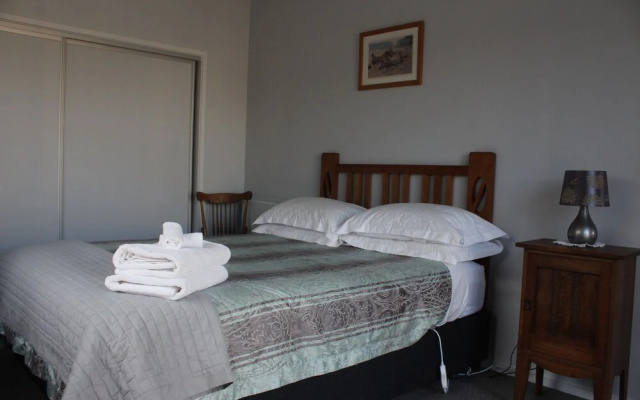 Mackenzie Apartments & Suites