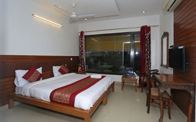 OYO 8337 DLF Phase 4
