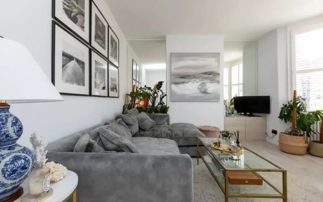 Beautiful, Light and Spacious 2 Bedroom Flat in Clapham