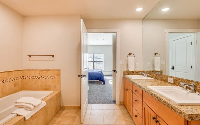 Ski-in/ski-out Granby Penthouse w/ Mountain Views!