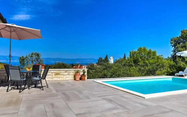Wonderful Brsec Apartments With Sea View and Shared Pool