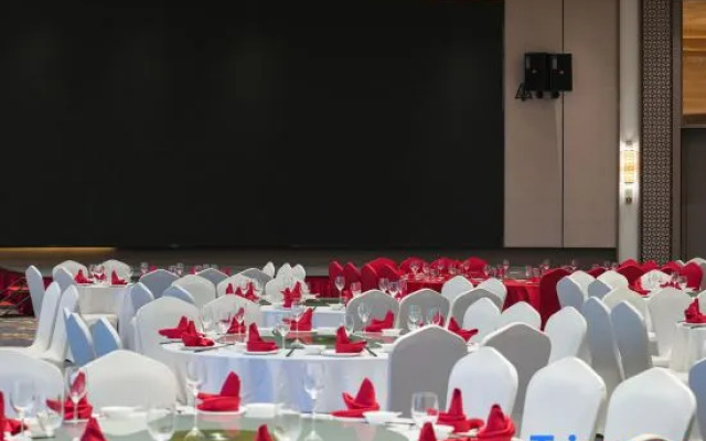 Pinghu Dingren Ramada Hotel