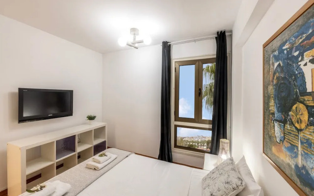 Mackenzie Seafront Suite