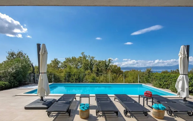 Villa Luxor With Heated Pool