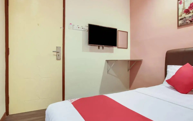 Hotel O Taj (seksyen 7)