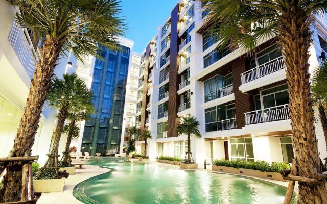 Отель D Varee Residence Patong бассейн