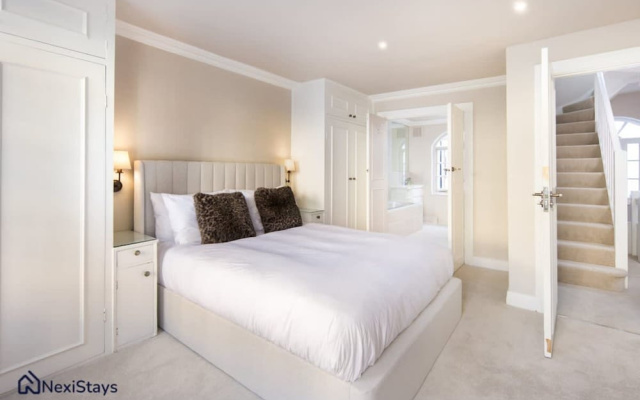 10 Mins Walk to Harrods Belgravia Mews House