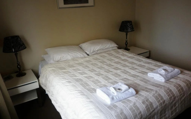Largs Pier Hotel Motel