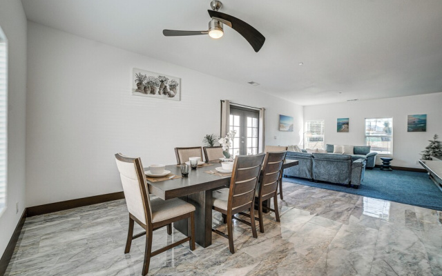 Fully Updated! Prime Riverside Spot Near Dtwn