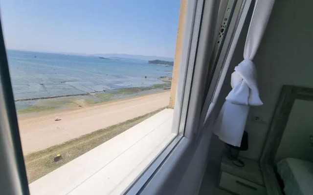 Seaside Apartment Sleeps 6 With Balcony