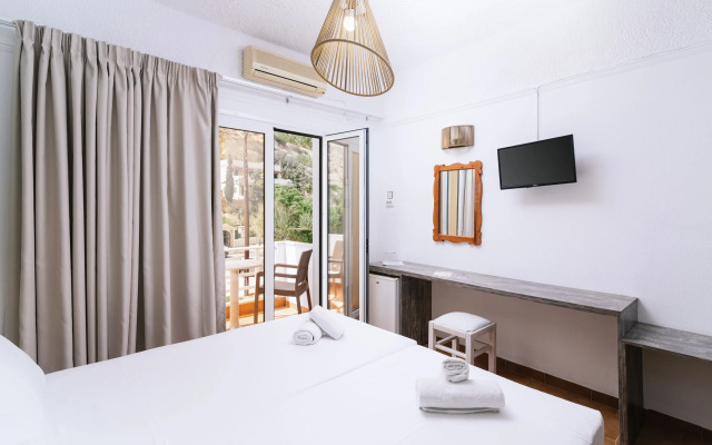 Eleaterra Hotel