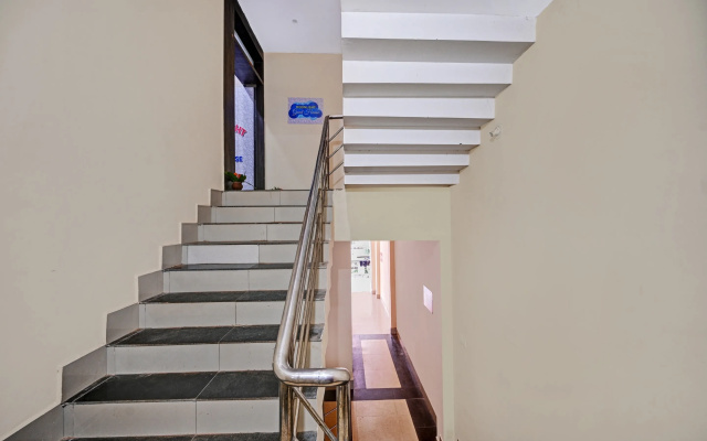 Capital O 90988 Moonlight Guest House
