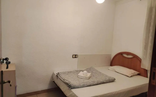 30-3- Бюджетная КОМНАТА в квартире для 2 человека, Alicante