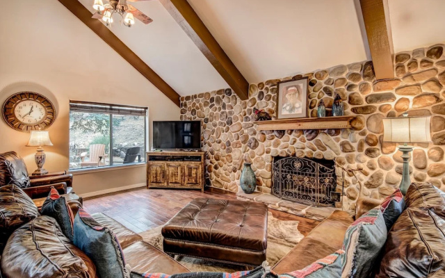 Eagle Creek Retreat by Vtrips