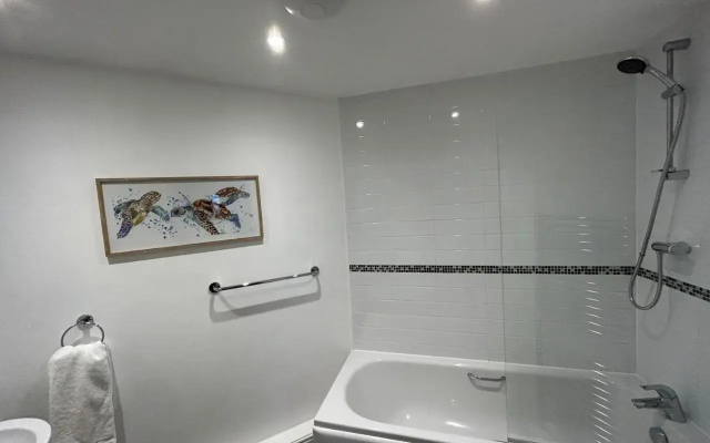 Wokingham Spectacular 2 Bedroom Penthouse