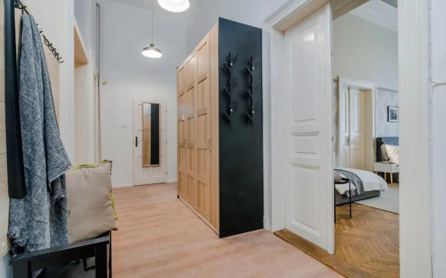 Modern and Huge APTs in Center by Michal&Friends