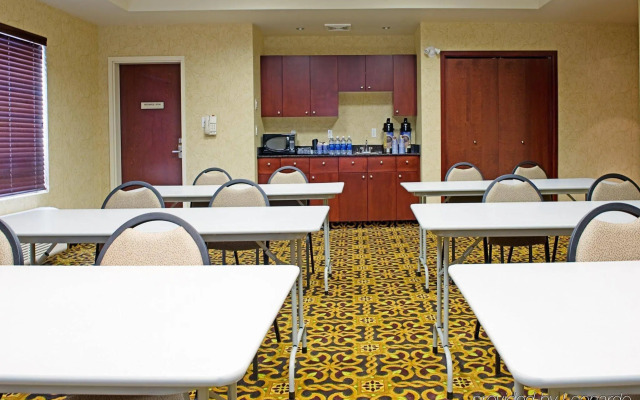 Holiday Inn Express Hotel & Suites - Slave Lake