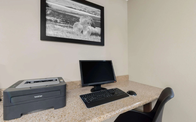 Super 8 by Wyndham Pierre SD