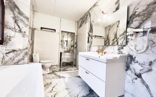 Montreux Castle | Charming Lake View Studio