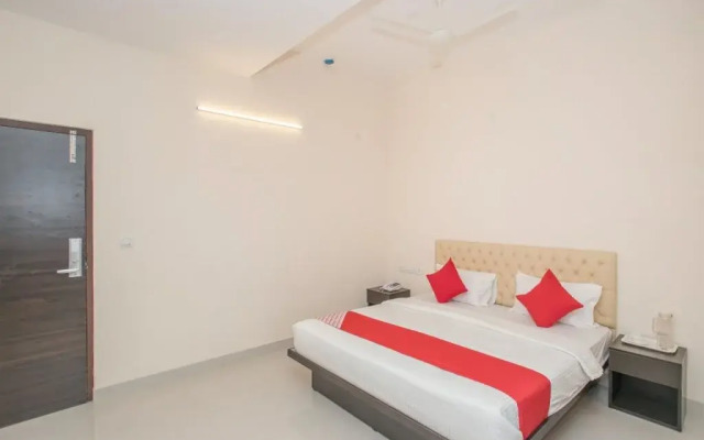 Maple Tree By OYO Rooms