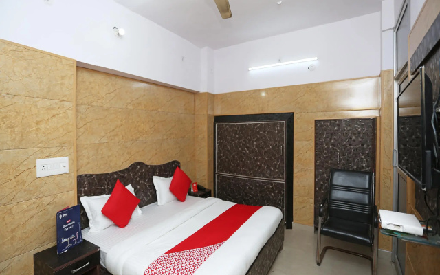 OYO 18782 Hotel Mannat