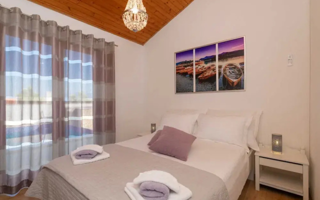 Villa Anabella - Four Bedroom Villa With Swimming Pool