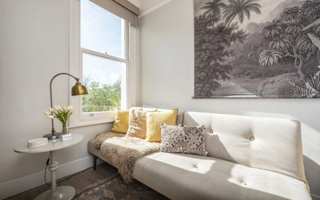 Stunning Colville Gardens Apartment - ADCT