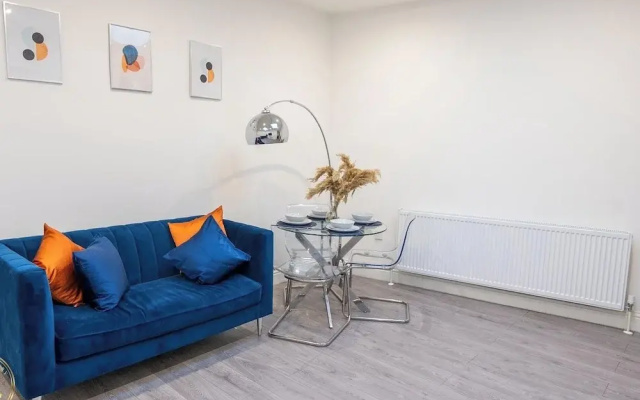 Chic City Apartment in Wallington