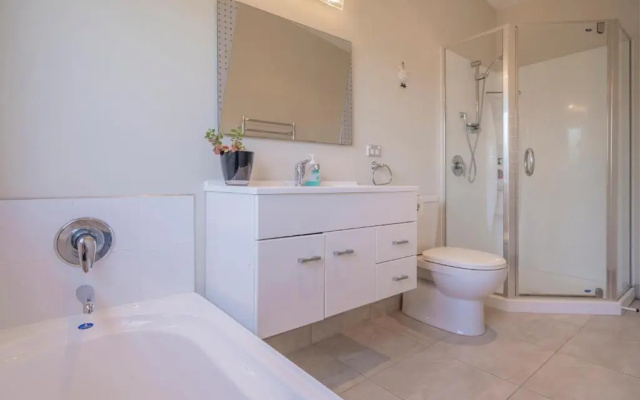 Harbourside Haven - Matarangi Holiday Home