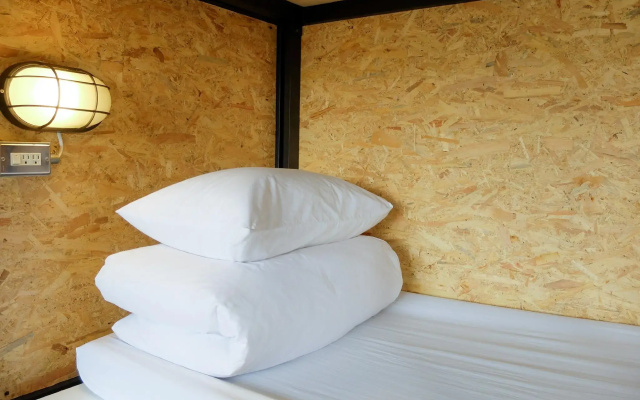 Oldmancaptain Hostel
