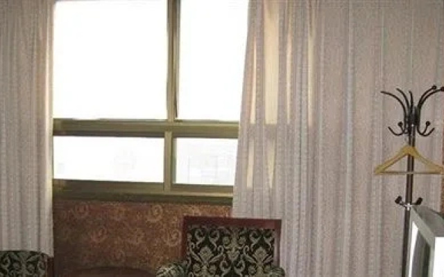 Qingdao Heng He Four Business hotel