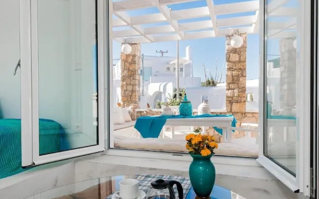 Kouros Home and Suites