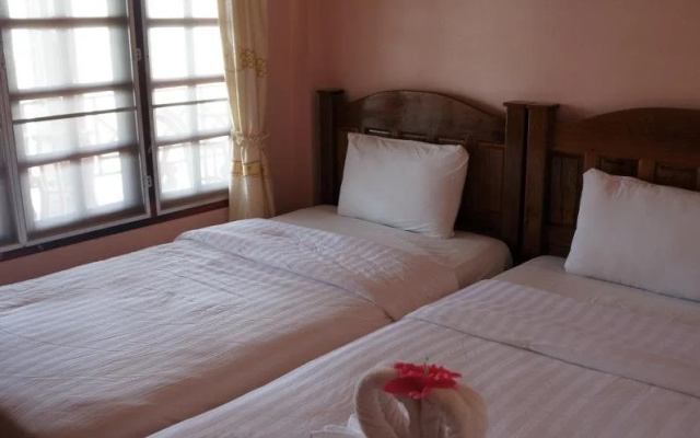 Bann Lamoonaoonkhong Hotel
