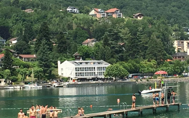 Joli petit studio au bord du lac