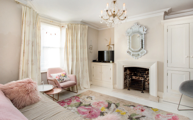 Situated within moments of the High Street and Theatre Royal