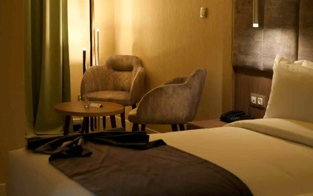 Ad Hotel Pont D'Hydra