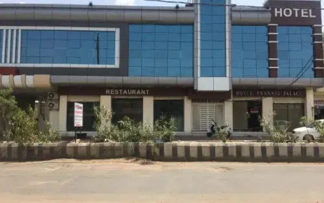 Hotel Prakshi Palace