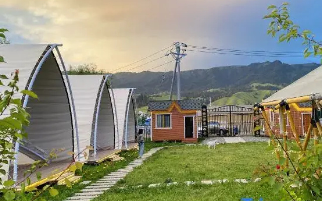 Nalati Qili Shantang Wild Luxury Homestay