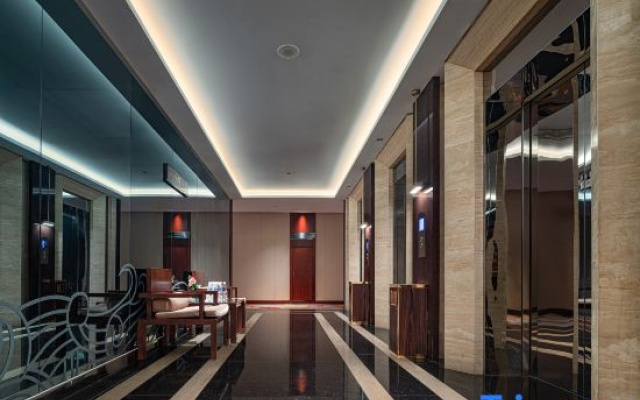 Hollyear Hotel
