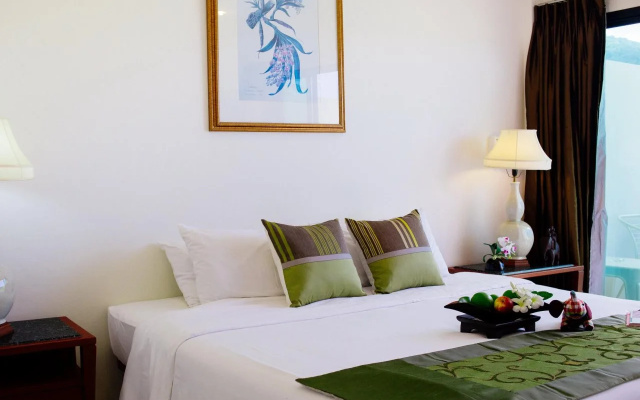Hill Myna Holiday Park & Cafe
