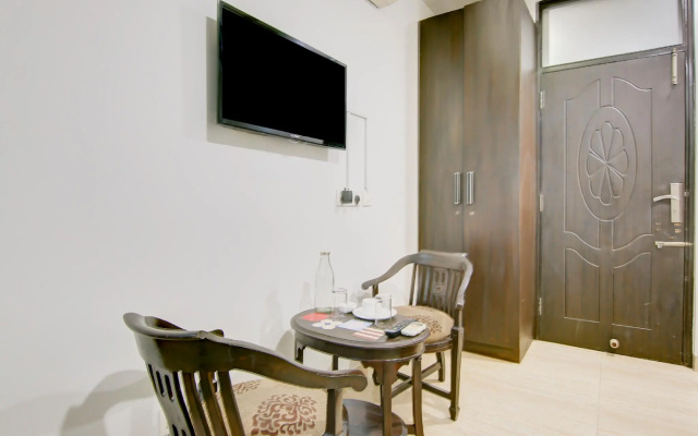OYO 78876 The Premium Villa
