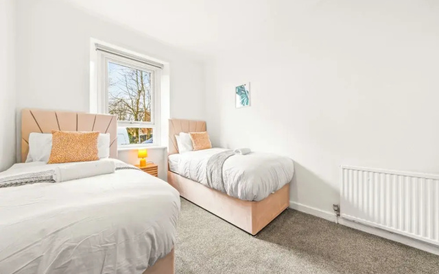 Cosy and Bright 3-Bedroom Flat
